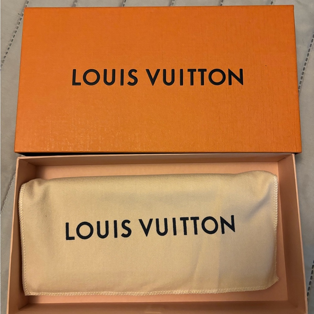 LOUIS VUITTON Clemence Wallet (Black) - Picture 2 of 7